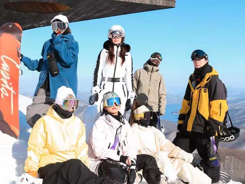 滑雪服VS沖鋒衣：專業沖鋒衣工廠從生產線視角解讀